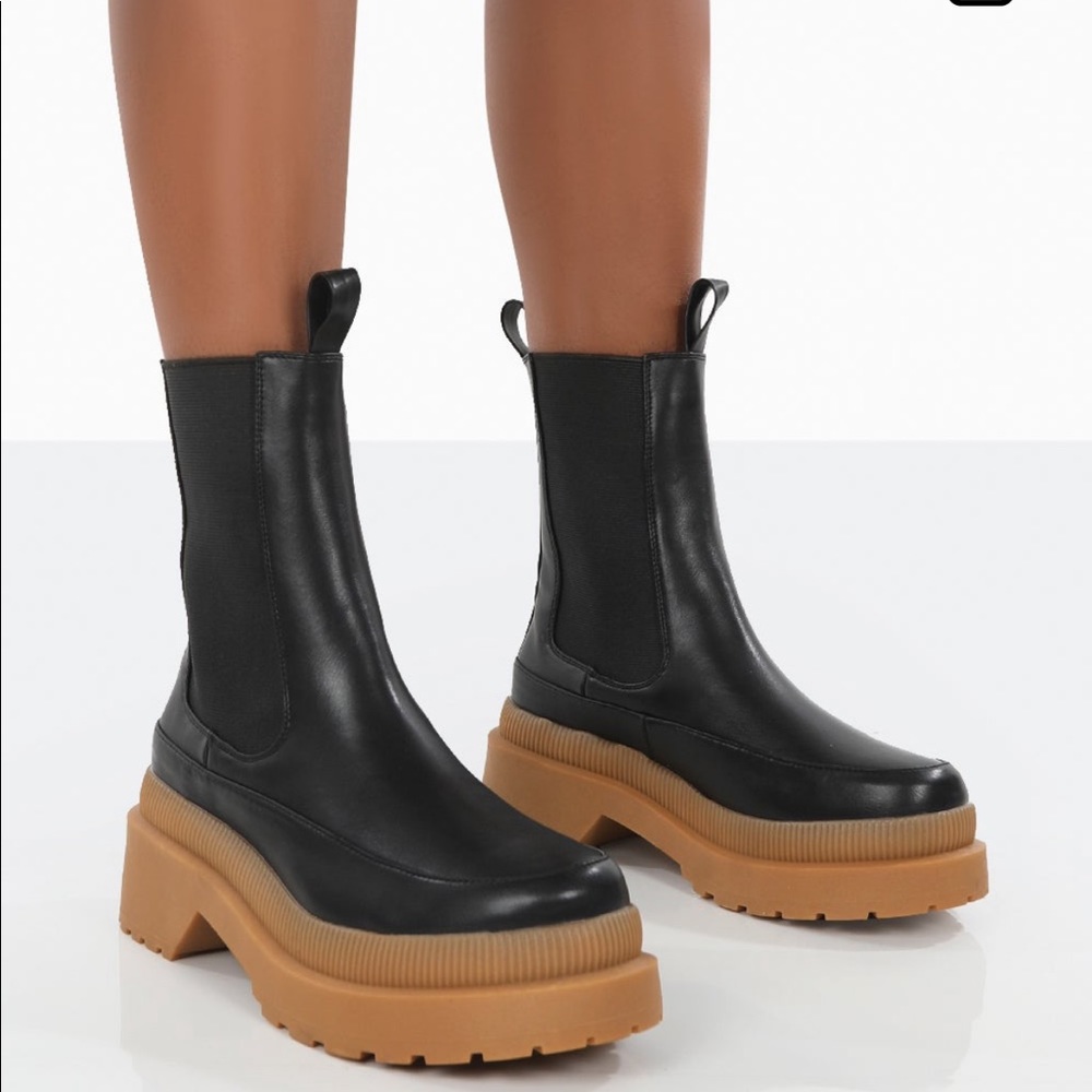 NWOT chunky sole Chelsea boots